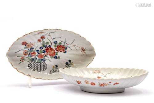 Two elliptical dishes with Kakiemon flower basket pattern