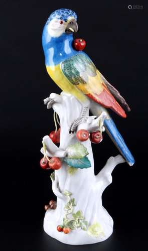 Meissen parrot with cherries by J.J. Kaendler, Papagei mit K...