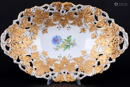 Meissen Flower cutwork splendor bowl with ivy relief, Durchb...