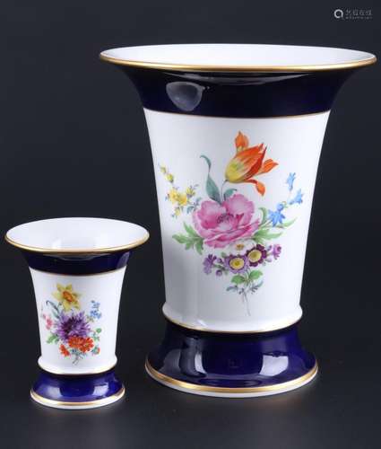 Meissen Flower with royal blue egde 2 vases, Vasen,