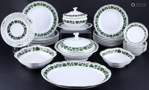 Meissen Vine Leaves dinner service for 6 persons, Speiseserv...