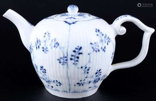 Meissen tea pot 18th century, kleine Teekanne 18. Jahrhunder...