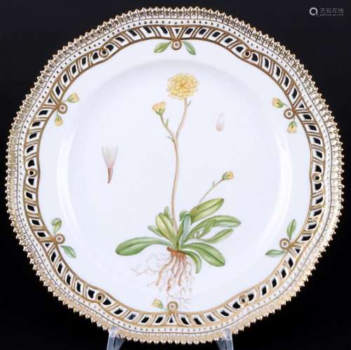 Royal Copenhagen Flora Danica sumptuous plate 3554 1st choic...