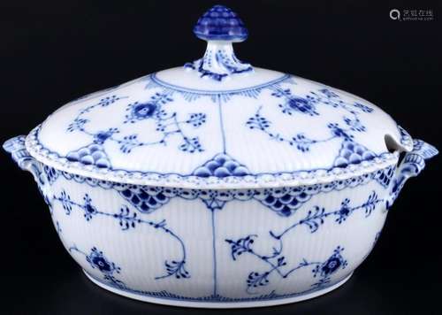 Royal Copenhagen Musselmalet Full Lace large lidded pot 1109...