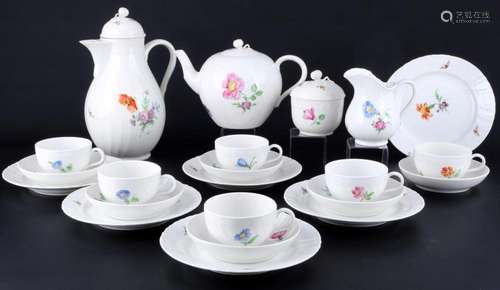 KPM Berlin Neuosier Flower coffee and tea service for 6 pers...