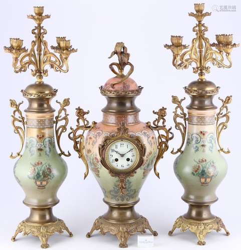 art nouveau french porcelain mantel clock set around 1900, Ü...