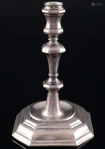 Silver candlestick, 12-Lot 18th century, Silber Kerzenleucht...