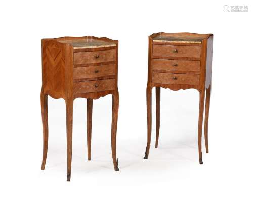 Y A PAIR OF FRENCH KINGWOOD AND MARQUETRY INLAID BEDSIDE TAB...