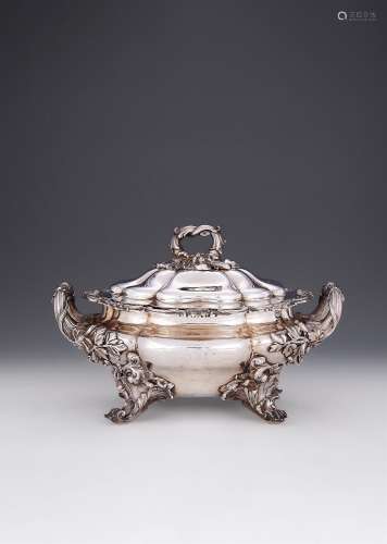 AN EARLY VICTORIAN SILVER LOBED OVAL SOUP TUREEN AND COVER