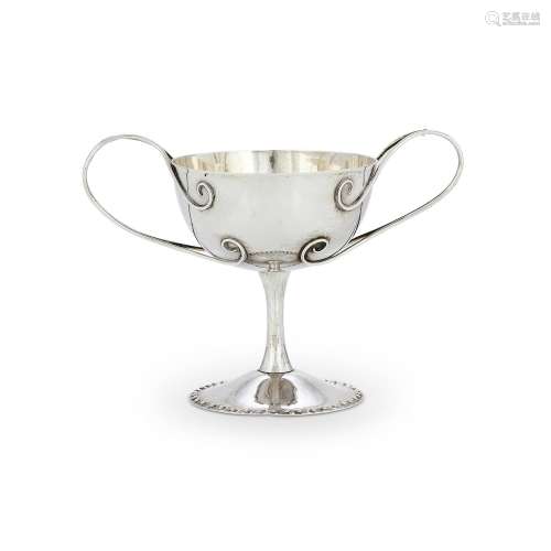 AN EDWARDIAN SILVER TWO HANDLED PEDESTAL CUP