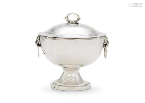 AN INDIAN COLONIAL SILVER TWIN HANDLED BOWL AND COVER