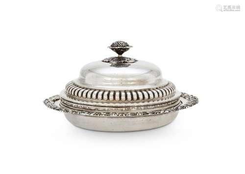 AN INDIAN COLONIAL SILVER CIRCULAR SERVING DISH AND COVER