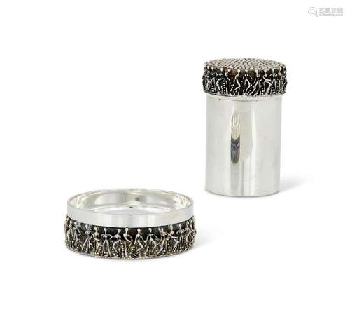 λ A SILVER AND SILVER GILT CYLINDRICAL CIGARETTE CANISTER AN...