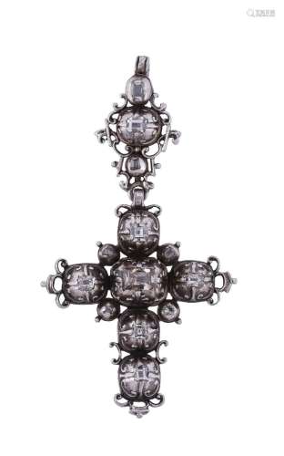 AN 18TH CENTURY IBERIAN DIAMOND CROSS PENDANT