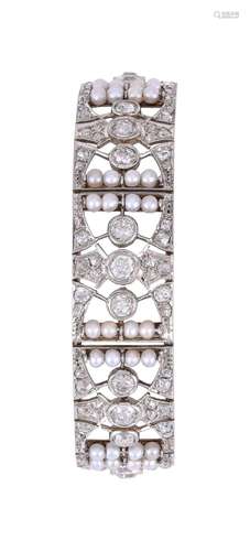 AN EARLY 20TH CENTURY DIAMOND AND PEARL BRACELET CIRCA 1920