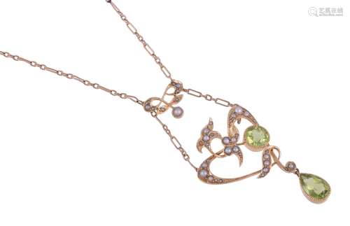 AN EDWARDIAN PERIDOT AND SEED PEARL PENDANT NECKLACE CIRCA 1...