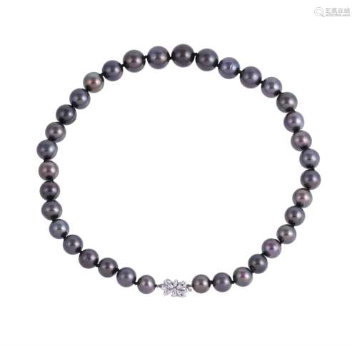 A SINGLE STRAND OF TAHITIAN CULTURED PEARLS