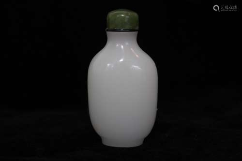 Chinese White Glass Snuff Bottle