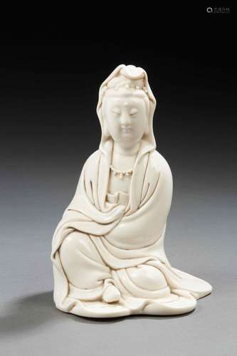 CHINE<br />
Figurine en porcelaine émaillée blanche représen...