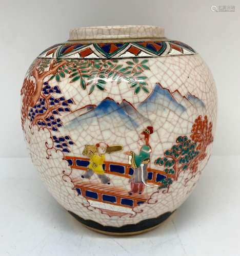 JAPON<br />
Vase boule en faience craquelée  décoré de paysa...