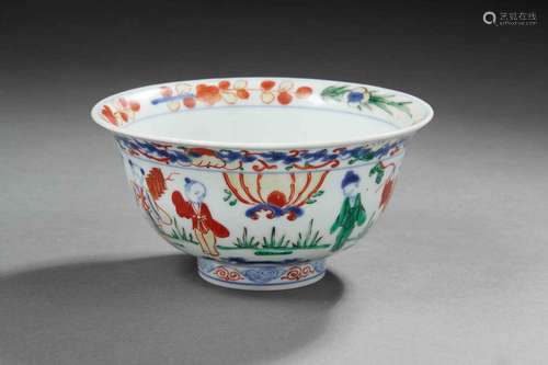 CHINE<br />
Bol circulaire en porcelaine décoré en émaux wuc...