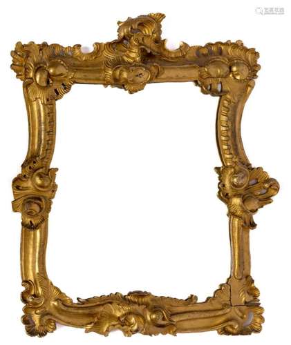 An Italian carved giltwood mirror