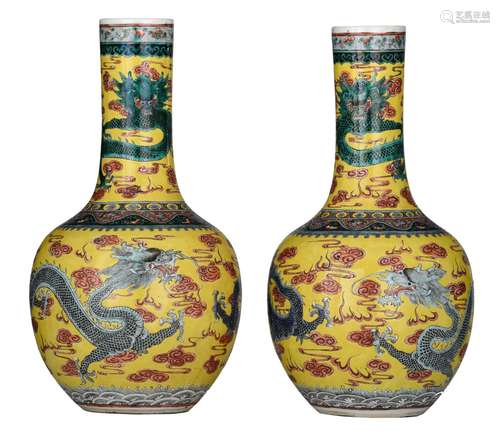 A pair of Chinese famille verte on yellow ground 'Dragon' bo...