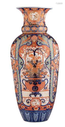 An imposing Japanese Imari vase, Meiji period, H 123,5 cm