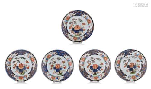 A set of five Chinese verte-Imari dishes, 18thC, ¯ 22,8 cm