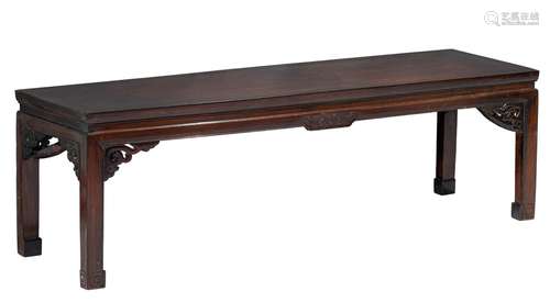 A Chinese hardwood side bench, late Qing, 154,5 x 43 - H 49 ...