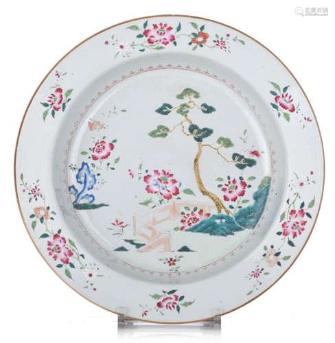 A Chinese famille rose deep charger, 18thC, ¯ 38,5 cm