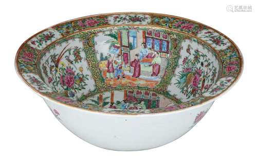 A Chinese Canton famille rose washing basin, ¯ 48 - H 15,3 c...