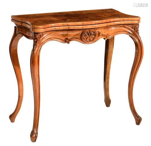 A fine Rococo style walnut card table, H 78 - W 82 - D 41 cm