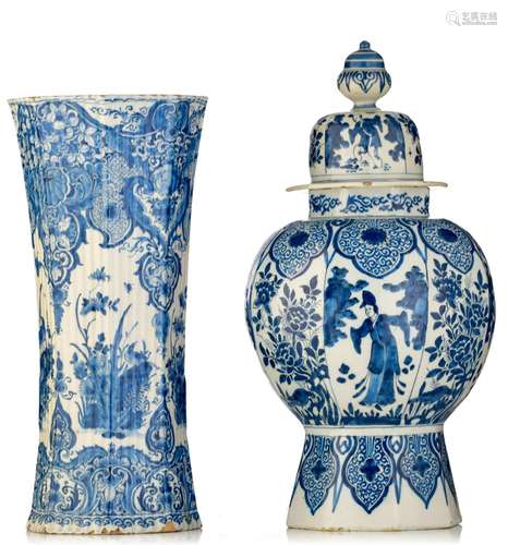 Two Dutch Delft blue and white chinoiserie vases, 18thC, H 4...