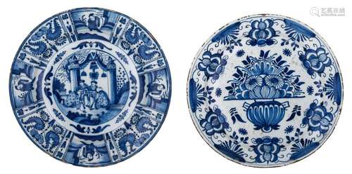 Two blue and white Delft chargers, 18thC, ¯ 34 - 35,5 cm