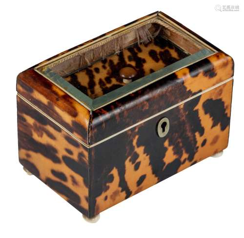 An English tortoiseshell tea box, 19thC, H 8,5 - W 12,5 - D ...