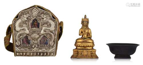 A collection of Tibetan objects, Buddha: H 19 cm, Bowl: dia....