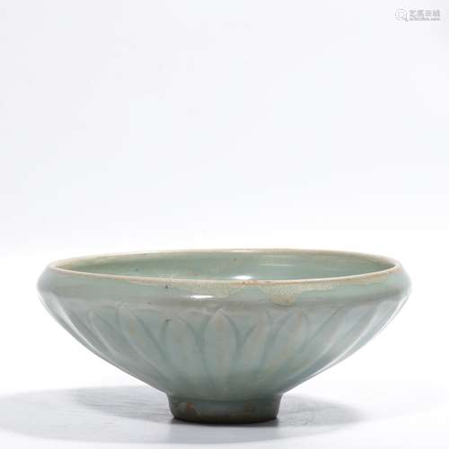 Longquan Kiln Chrysanthemum Lobed Bowl