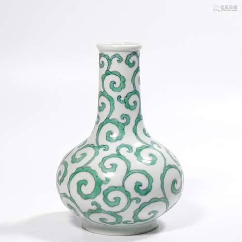 Doucai Interlocking Floral Vase