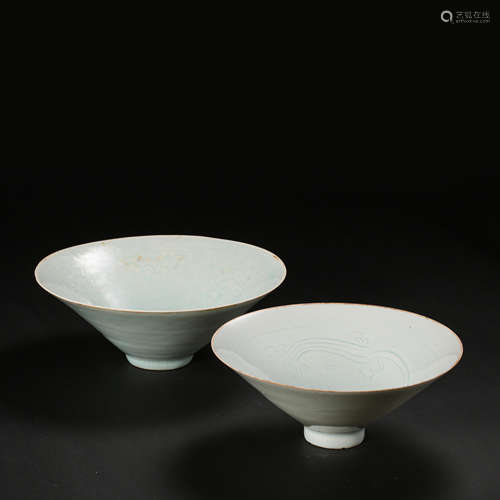 A PAIR OF HUTIAN WARE CELADON-GLAZED BAMBOO HATS, SOUTHERN S...