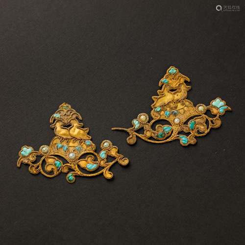 PAIR OF CHINESE HAN DYNASTY PURE GOLD JEWELRY