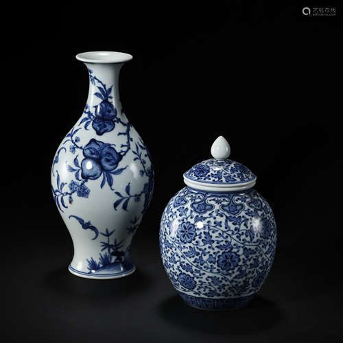 A SET OF CHINESE QING DYNASTY BLUE AND WHITE PORCELAIN