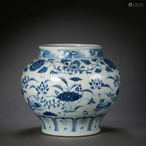 CHINESE MING DYNASTY BLUE AND WHITE JAR