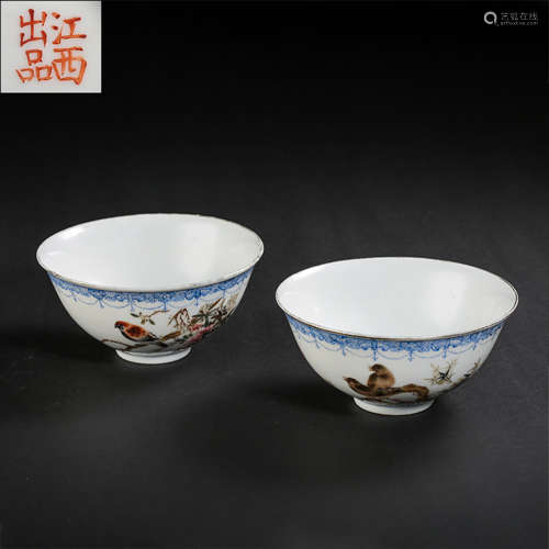 A PAIR OF 20TH CENTURY CHINESE FAMOUS PORCELAIN BOWLS