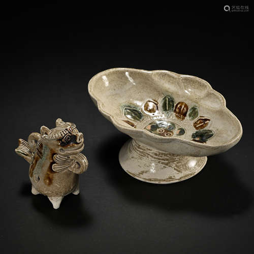 A GROUP OF CHINESE TANG DYNASTY CHANGSHA WARE TALL BEANS AND...