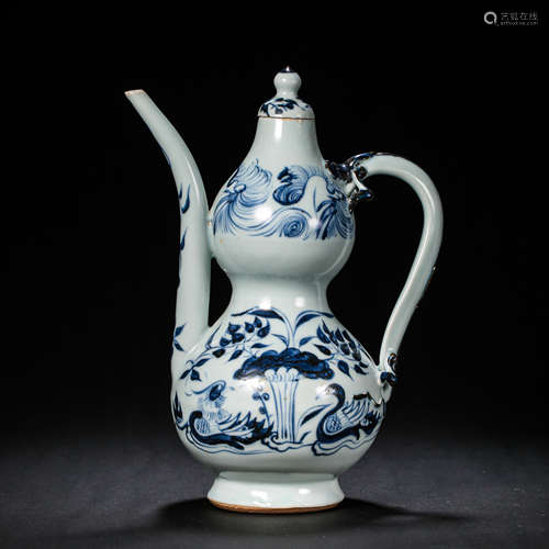 CHINESE YUAN DYNASTY BLUE AND WHITE POT