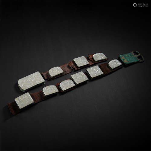 A SET OF CHINESE LIAO DYNASTY HETIAN JADE BELT ORNAMENTS