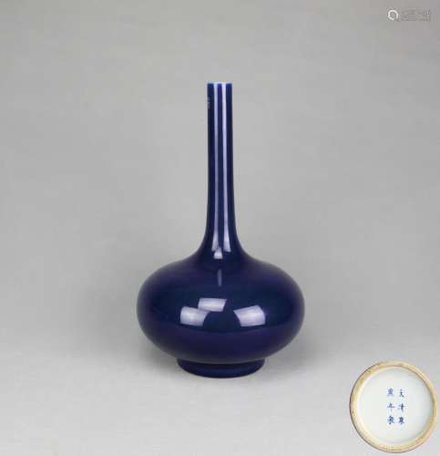 清康熙霁蓝釉长颈瓶