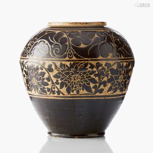 A Fine ‘Cizhou’ Peony Sgraffiato Vase