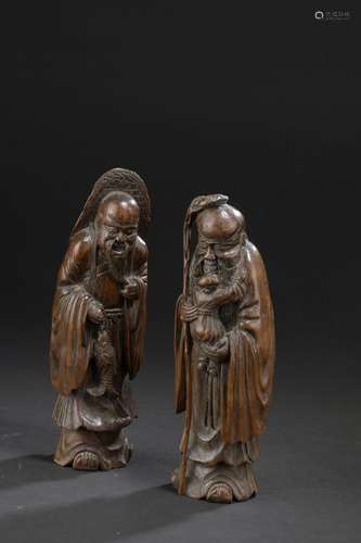 Deux statuettes d'immortels en bambou sculpté<br />
CHINE, d...